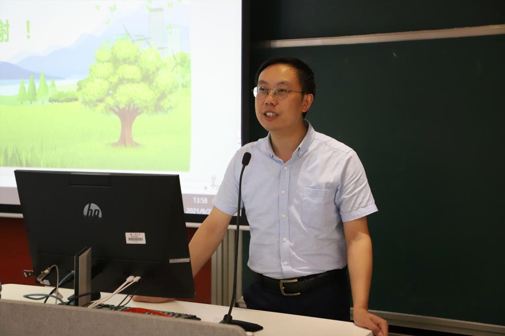 活动最后,袁铭老师就本次宣讲会作最后总结,首先他对廖琳老师的宣讲