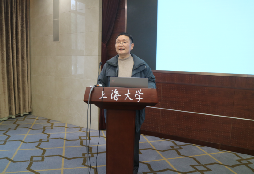 中文系主任黄景春教授首先做中文系一年来的工作总结,对抗击疫情形势